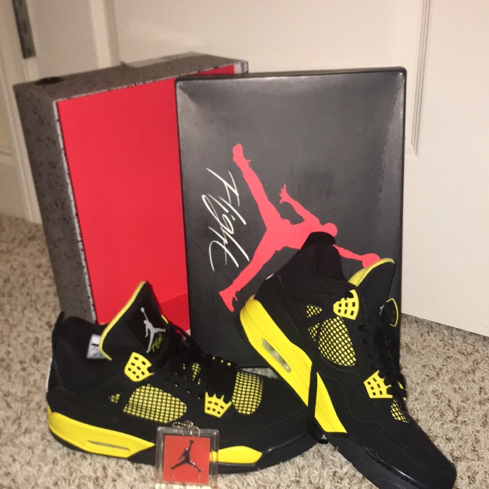 Jordan 4 Retro Thunder